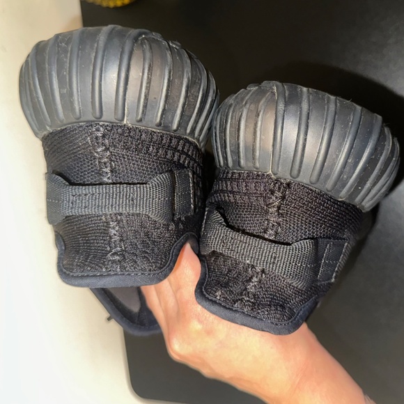 Adidas Yeezy Boost 350 V2 Black Non-Reflective Size 10 - Picture 6 of 7